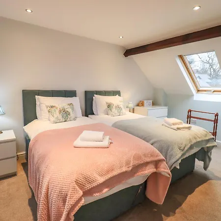 Middlerigg Nyaraló *